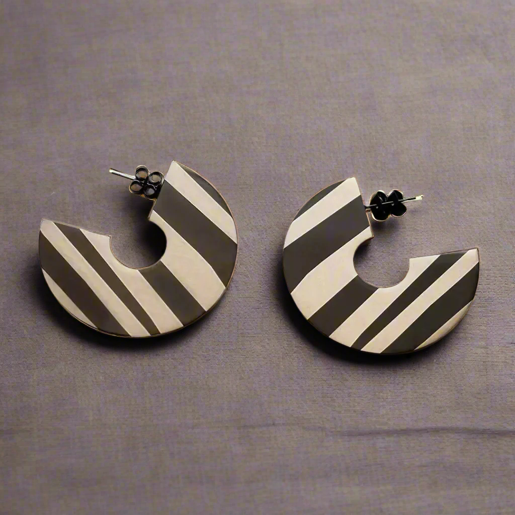 Patsy Earrings – Retro-Inspired Gold Hoops with On-Trend Style