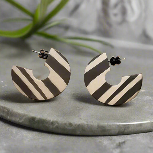 Patsy Earrings – Retro-Inspired Gold Hoops with On-Trend Style