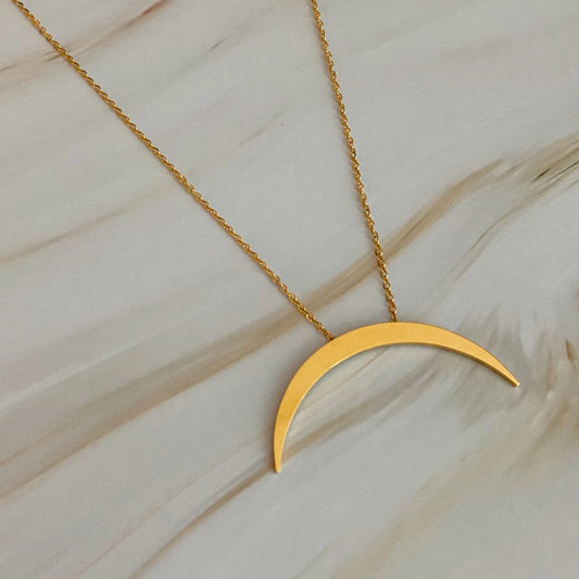 Glam Boho Crescent Necklace – Effortless Elegance with a Bohemian Twist