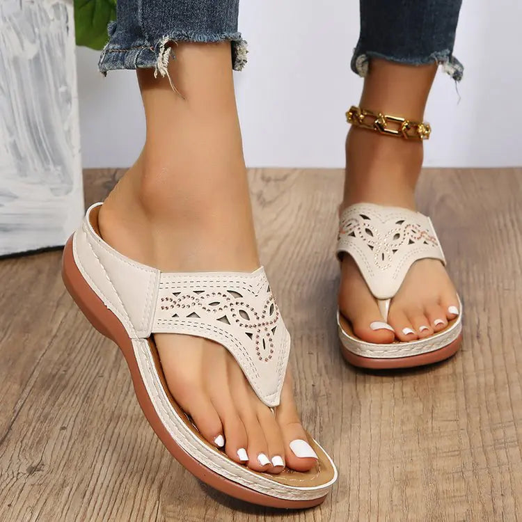 Thick-Soled Flip-Flops – Rhinestone Hollow Platform Sandals for Effortless Summer Style