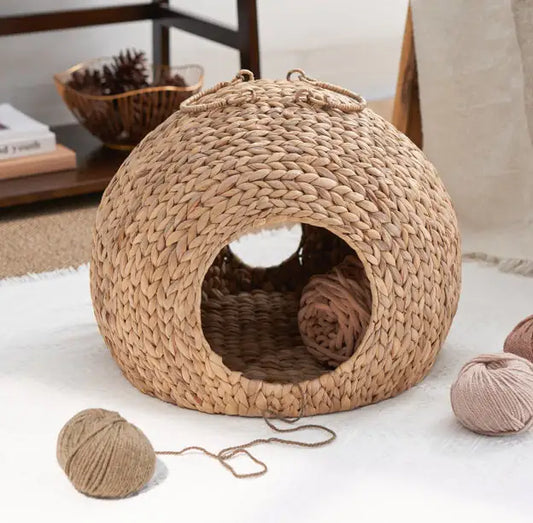 Gertrude Woven Water Hyacinth Circular Cat Bed with Handle – Natural Rattan Nest for Cats and Small Pets (18"x18"x18")