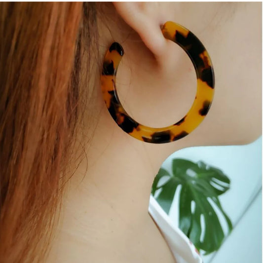 Annie Earrings – Lightweight Tortoise Shell Resin Hoop Earrings